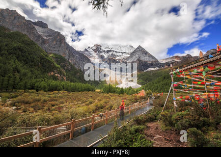 Le Sichuan, Shanghai, Chine. 23 Oct, 2018. Le Sichuan, Chine-Yading est un niveau national réserver dans Daocheng County, au sud-ouest d'ChinaÃ », de la province du Sichuan. Crédit : SIPA Asie/ZUMA/Alamy Fil Live News Banque D'Images