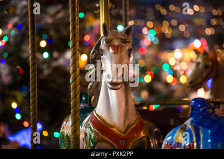 Carrousel de Noël avec des chevaux à bascule Banque D'Images