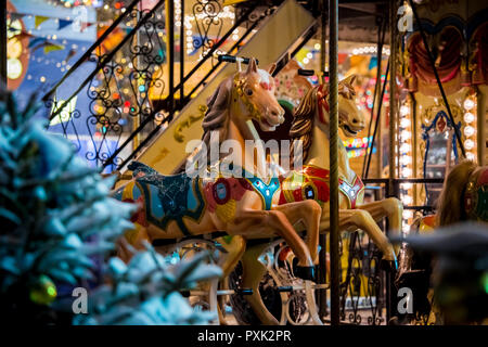 Carrousel de Noël avec des chevaux à bascule Banque D'Images