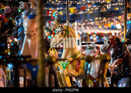 Carrousel de Noël avec des chevaux à bascule Banque D'Images