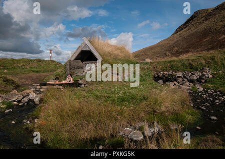 Eaux thermales en Islande. Autour du petit pot appelé Hrunalaugh, près de Borgarnes. Le sud de l'Islande Banque D'Images