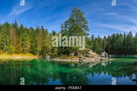 Île dans le lac Eibsee près de Grainau, Upper Bavaria, Bavaria, Germany, Europe Banque D'Images