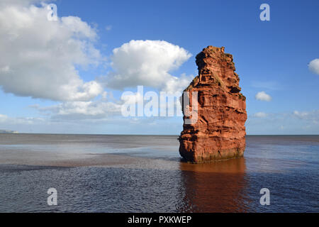 Les roches rouges de Ladram Bay, près de Cornwall, Devon, UK Banque D'Images