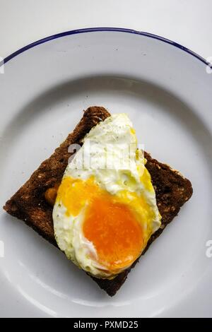 Œuf frit sur Toast Banque D'Images