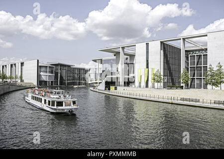 Deutschland, Berlin, Europa, Hauptstadt, Stadt, Sehenswuerdigkeit Ausflugsdampfer, vor dem Marie Elisabeth Lueders Haus, Paul Loebe Haus im Spreebogen Banque D'Images