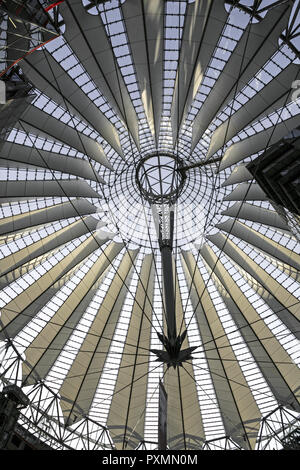 Deutschland, Berlin, Europa, Hauptstadt, Stadt, Sehenswuerdigkeit, Potsdamer Platz, Sony Center, Détail, Kuppel, von oben, Geschaeftshaus, Dachkonstr Banque D'Images