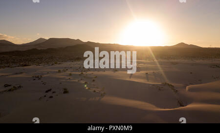 Vue aérienne de dunes au coucher du soleil, Fuerteventura Banque D'Images