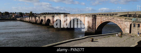 Le vieux pont sur la rivière Tweed, Bridport Banque D'Images