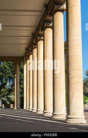 Le Pittville Pump room dans Pittville Park, Cheltenham, Gloucestershire est un bâtiment de style Régence et le plus grand bâtiment restant dans Cheltenham Spa Banque D'Images