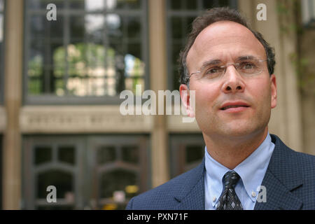 Steven Drizin, professeur de droit à nord-ouest de l'École de droit de l'Pritzker, photographié à Chicago en 2003. Banque D'Images