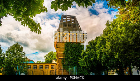 Bunker de grande hauteur sur Hochbunker Augustinerhof. Bonn, Allemagne. Banque D'Images