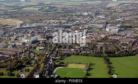 Vue aérienne de l'ensemble des champs de la ville vers le centre-ville de Doncaster, dans le Yorkshire du Sud Banque D'Images