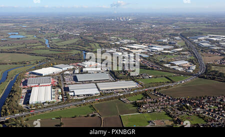 Vue aérienne de l'Europort de Wakefield & Toscane Park Industrial Estates à Normanton, près de Wakefield, West Yorkshire Banque D'Images