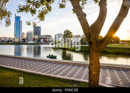 Trinity Suburb & centre de Minsk le long de la rivière Svishlach, Bélarus Banque D'Images