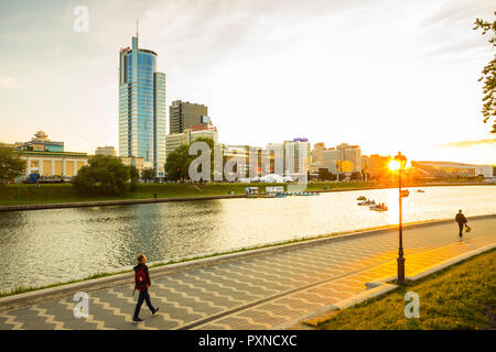 Trinity Suburb & centre de Minsk le long de la rivière Svishlach, Bélarus Banque D'Images