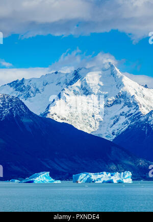 Les icebergs, sur le lac Argentino, le Parc National Los Glaciares, Province de Santa Cruz, Patagonie, Argentine Banque D'Images