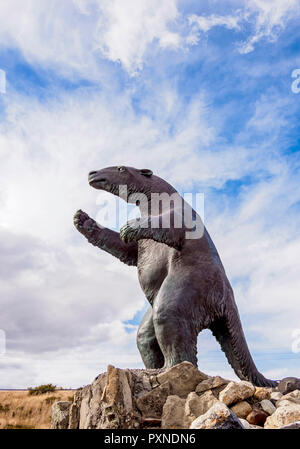 Statue de Mylodon, Puerto Natales, Ultima Esperanza Province, en Patagonie, au Chili Banque D'Images