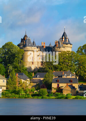 France, Bretagne, Ille et Vilaine, de Cambourg, Chateau de Cambourg avec infront lake Banque D'Images