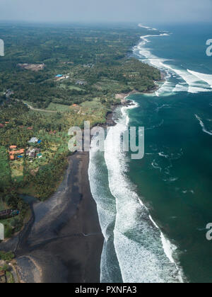 L'INDONÉSIE, Bali, vue aérienne de Balian beach Banque D'Images