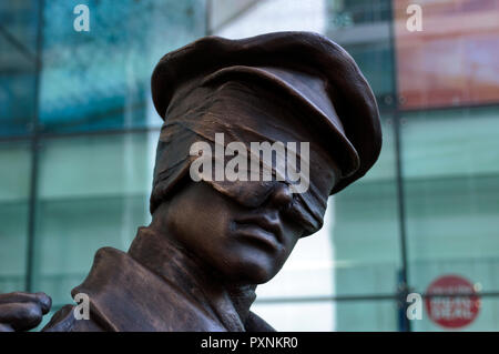 La victoire sur la cécité Statue, la gare Manchester Piccadilly Banque D'Images