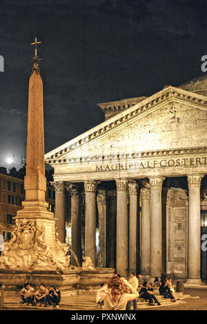 L'Italie, Rom, Panthéon bei nacht Banque D'Images