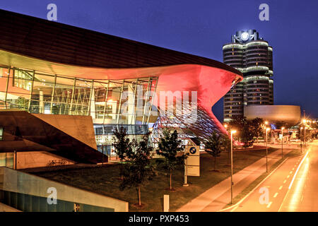 Deutschland, Bayern, BMW Welt à Munich bei nacht, Allemagne, Bavière, BMW Welt à Munich dans la nuit, Munich, BMW, monde, welt, architecture, auto, autom Banque D'Images