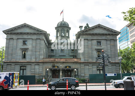 Portland, Oregon, USA - 9 juin 2017 : vue sur le palais de Pioneer Pioneer Courthouse dans Squaresymbol Banque D'Images