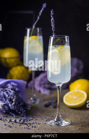 Lemonade de citrons et de lavande Banque D'Images