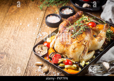 Poulet entier cuit Banque D'Images