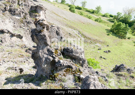 Phénomène naturel champignons en pierre situé près de la route entre en Bulgarie Banque D'Images