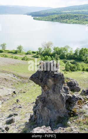 Phénomène naturel champignons en pierre situé près de la route entre en Bulgarie Banque D'Images