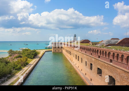 Vue aérienne du fort Jefferson sur la mer des Caraïbes, du golfe du Mexique. Le parc national sec de Tortugas est à 70 kilomètres de Key West en Floride et peut être atteint par ferry ou par hydravion. Banque D'Images