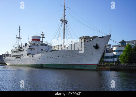 Kaliningrad, Russie - 11 mai 2016 : le navire de recherche soviétique Vityaz est dans le Musée de l'océan mondial, est situé sur le quai de la rivière Pregoly Banque D'Images