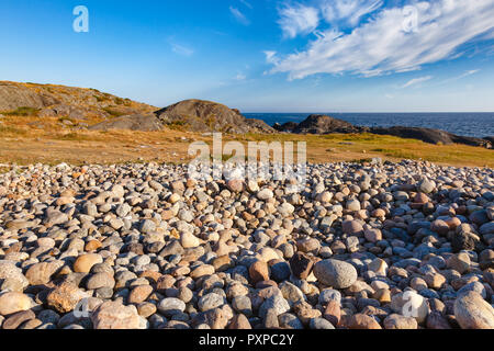 Cobble-de la récente période glaciaire ou plage de rolling stones à Molen, premier géoparc mondial de l'UNESCO dans les pays nordiques près de Larvik, Vestfold Banque D'Images