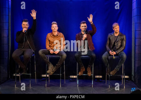 (De gauche à droite) Markus Feehily, Nicky Byrne, Shane Filan, Kian Egan et de Westlife durant la conférence de presse de l'avant des billets en vente pour leur tournée de réunion, SSE Arena, à Belfast. Banque D'Images