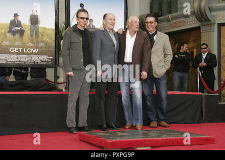 Billy Bob Thornton, Robert Duvall, James Caan, Andy Garcia 01/05/2011, Robert Duvall, main et pied Imprimer Cérémonie, @ le Grauman's Chinese Theater, du Hollywood Photo de Izumi Hasegawa/www.HNW / PictureLux (5 janvier 2011) de référence de dossier 33687 089HNWPLX Banque D'Images