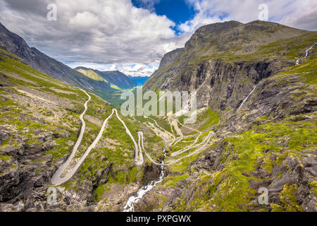 Route Trollstigen aperçu du paysage. C'est une célèbre attraction touristique dans la région de More og Romsdal Norvège Banque D'Images