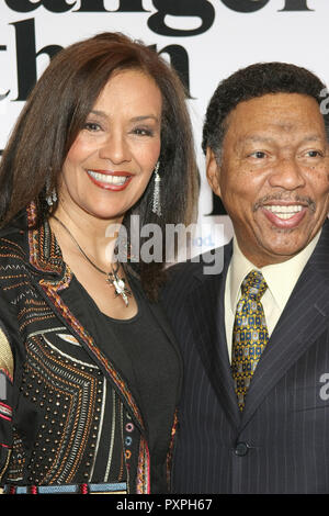 Marilyn McCoo, Billy Davis Jr. 10/30/06 dépasse la fiction @ Mann Village Theatre, Westwood photo par Jan Matsuda/HNW / PictureLux (30 octobre 2006) Dossier de référence #  33687 472 HNWPLX Banque D'Images