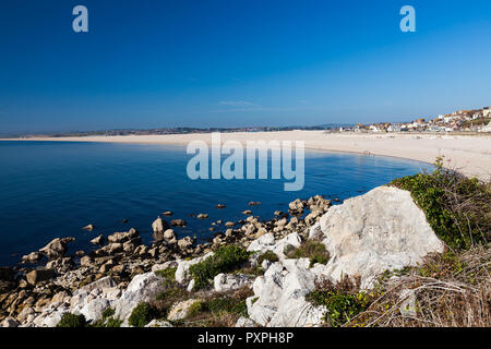 Donnant sur l'anse de Chesil sur l'Île de Portland Dorset England UK Europe Banque D'Images