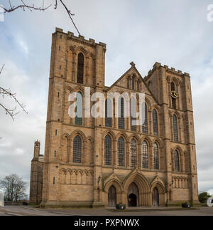 L'avant de l'ouest de la cathédrale de Ripon dans Yorkshire du Nord Banque D'Images