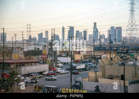 Banlieue de Los Angeles, Californie, vu depuis le sud-ouest Chef de train Amtrak Banque D'Images