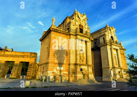 La Porta Felice est une structure monumentale et l'entrée de Cassaro street situé dans la zone du Foro Italico à Palerme, Italie. Banque D'Images