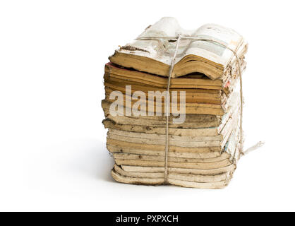 De vieux et poussiéreux magazines isolated on white Banque D'Images