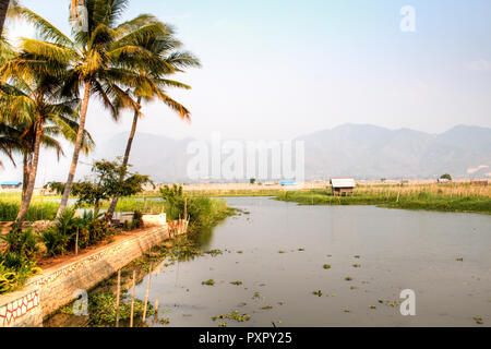 Vue sur la campagne du lac Inle, l'une des principales attractions touristiques du Myanmar Banque D'Images