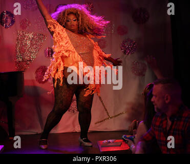 Assister à des célébrités Ross Mathews présente des Dragtastic Brunch à Bulle Table Rockwell & Scène. En vedette : Ganache soyeuse Où : Los Angeles, California, United States Quand : 23 Sep 2018 Crédit : Brian à/WENN.com Banque D'Images