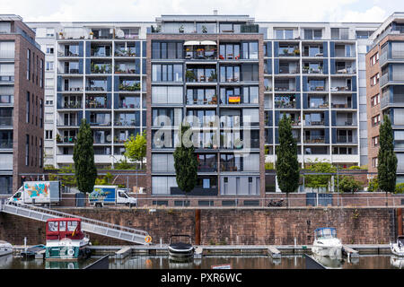 Allemagne, Hesse, Francfort, Westhafen, maisons d'habitation modernes Banque D'Images