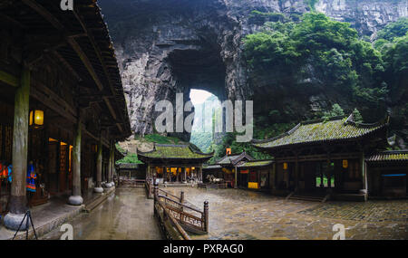 Chine, province du Sichuan, karst de Wulong, maisons traditionnelles, entrée privée Banque D'Images