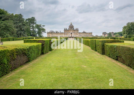 Gamme longue vue symétrique de Castle Howard , Yorkshire, UK Banque D'Images