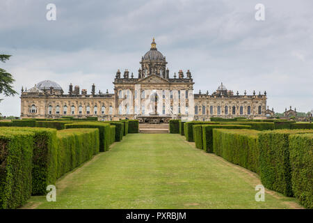 Gamme longue vue symétrique de Castle Howard , Yorkshire, UK Banque D'Images