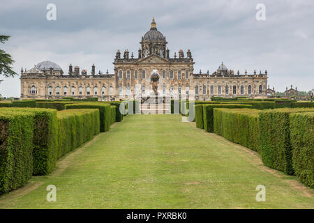 Gamme longue vue symétrique de Castle Howard , Yorkshire, UK Banque D'Images